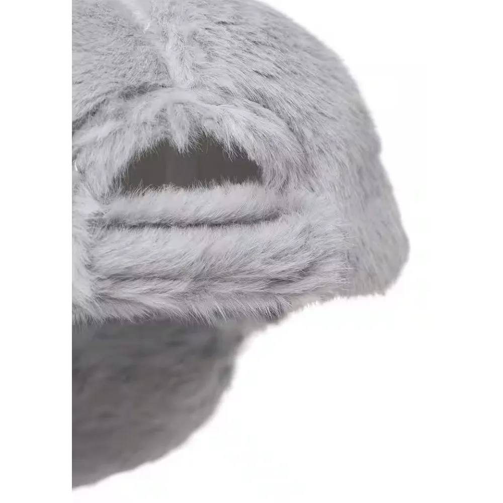 Codello Cap aus Teddyplüsch mit C-Patch Farbe grau – Bild 3
