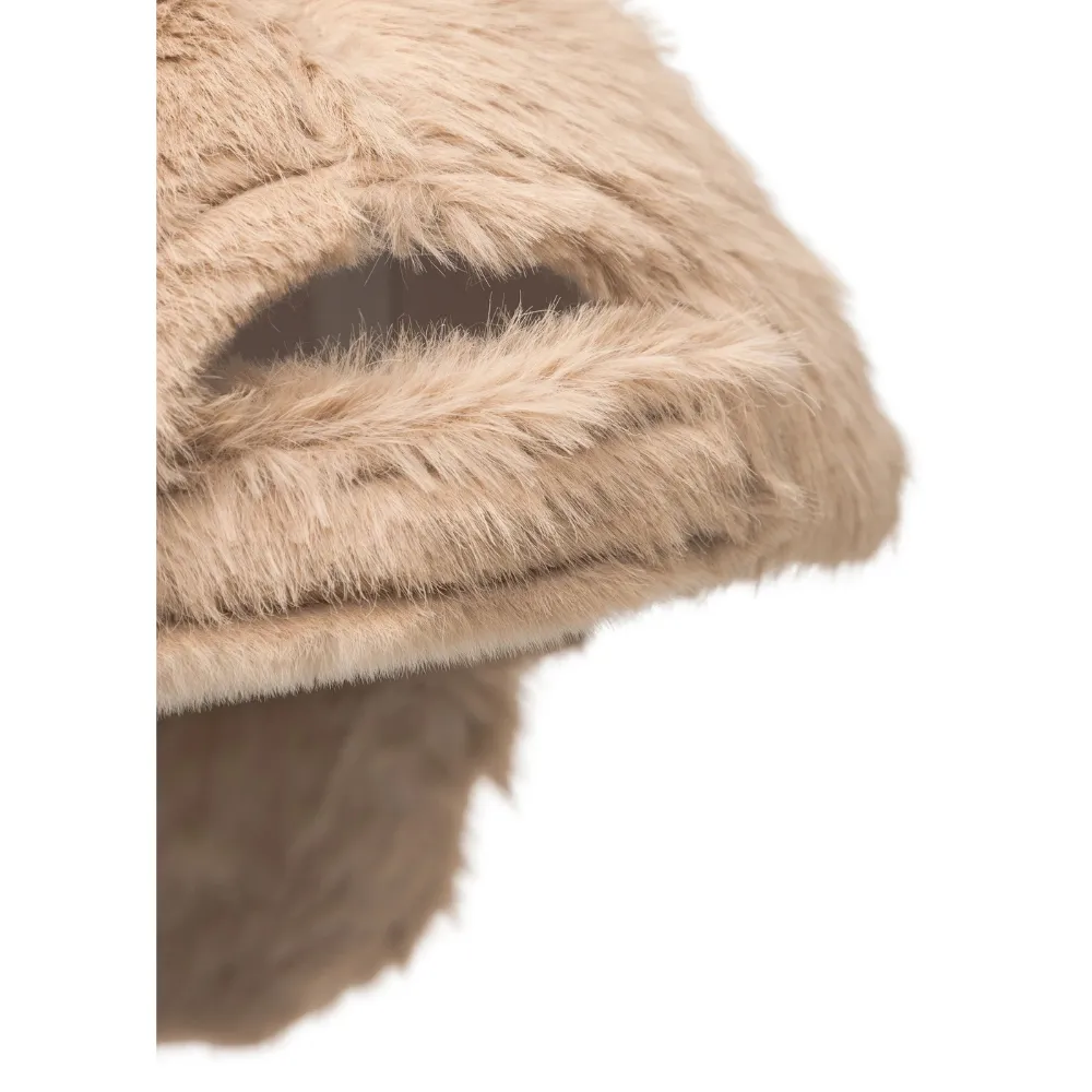 Codello Cap aus Teddyplüsch mit C-Patch Farbe beige – Bild 4