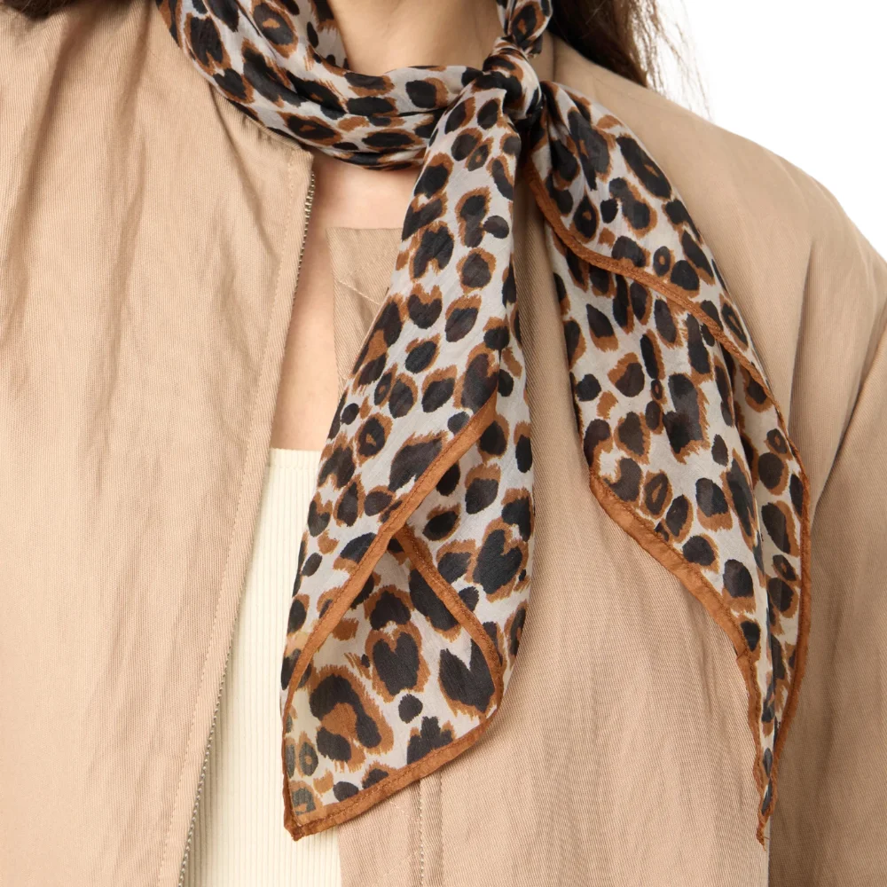 Codello Damen Seidentuch Leo-Muster – Elegantes Seidentuch in Beige & Braun – Bild 3